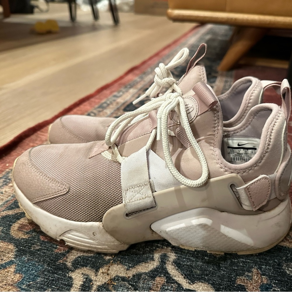 Nike Huarache Baby Pink Sneakers size 9.5